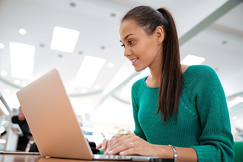 girl with computer 